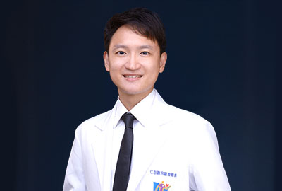 陳柏州 醫師專治內科:<br>感冒、中暑、咳嗽、頭昏、心悸、睡眠障礙、鼻過敏、氣喘、肝膽胃腸疾病、腎臟病、水腫、慢性疲勞、自律神經失調、憂鬱、糖尿病、高血壓、高血脂、中醫調理。<br>兒科:<br>小兒發育、過敏、氣喘、遺尿、考生症候群、性早熟<br>皮膚科:<br>濕疹、蕁麻疹
